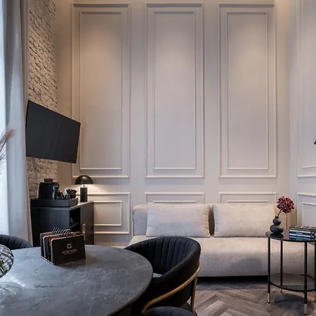 Gagos - Center * Larissa