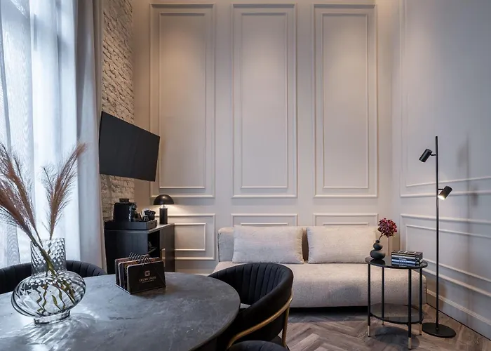 Gagos - Center * Larissa